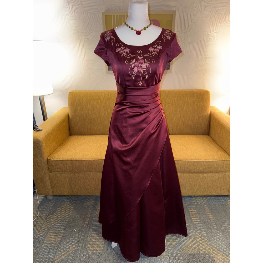 Jody California Vintage Burgundy Satin Floral Embroidered Maxi Dress Size 1/2